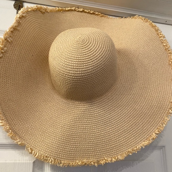 Beach hat - Picture 1 of 1
